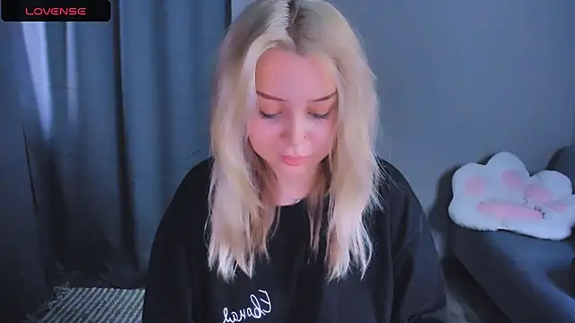 MonaLauu online show from 15, 12, 2025