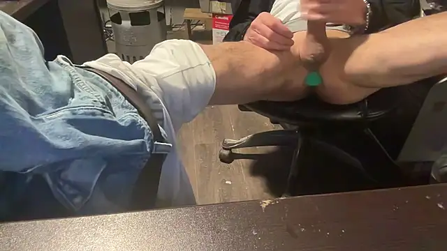 Snapshot of eddieeatsass chatting on 14, 1, 2026 eddieeatsass online show from 14, 1, 2026