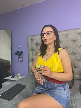 Snapshot of Miss_ellien chatting on 25, 6, 2026 Miss ellien online show from 25, 6, 2026