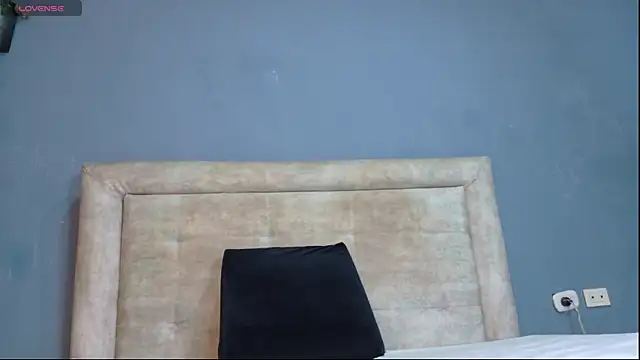 nicol snow online show from 28, 4, 2026