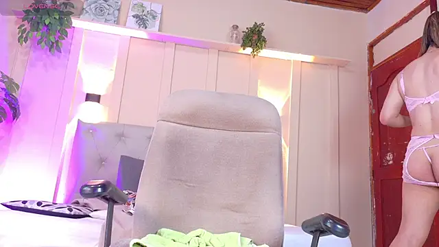 nicol snow online show from 3, 10, 2025