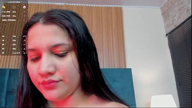 Snapshot of Kareena_chopra chatting on 4, 6, 2026 Kareena chopra online show from 4, 6, 2026