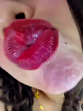 miafresa hot online show from 13, 12, 2025