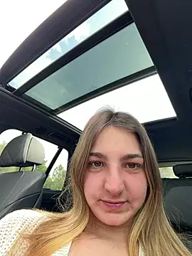 DoriDeluxe66 online show from 28, 2, 2026