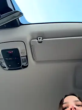 DoriDeluxe66 online show from 31, 10, 2025