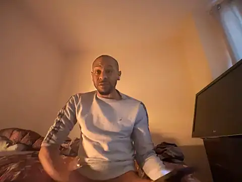 CuzzyB69 online show from 3, 3, 2025