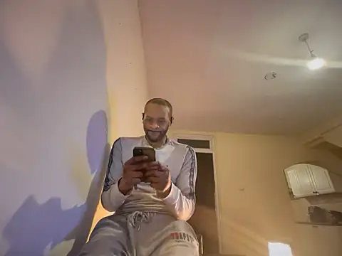 CuzzyB69 online show from 11, 3, 2025