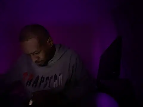 CuzzyB69 online show from 8, 3, 2025