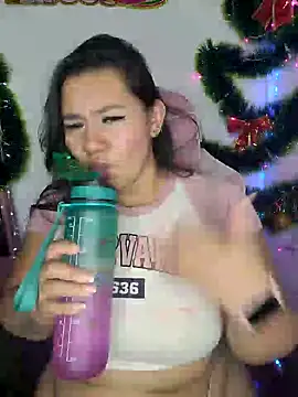 Snapshot of ValerieDiiamond chatting on 18, 12, 2024 ValerieDiiamond online show from 18, 12, 2024