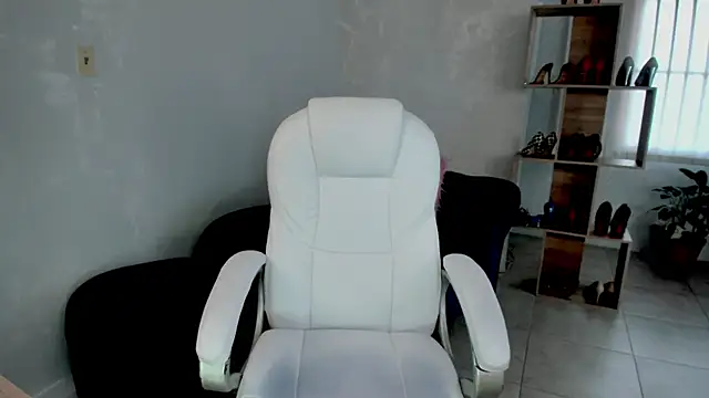 MissRhodes1 online show from 15, 12, 2025