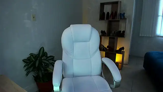 MissRhodes1 online show from 4, 10, 2025