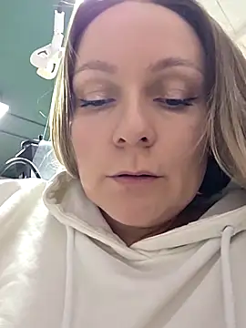 Bondgirl 013 online show from 9, 4, 2026