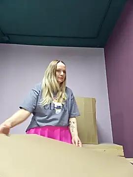 Bondgirl 013 online show from 25, 2, 2026