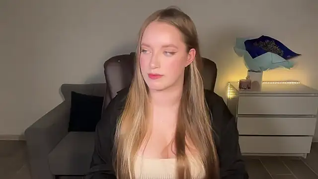 Snapshot of EvaMaddison chatting on 4, 7, 2026 EvaMaddison online show from 4, 7, 2026