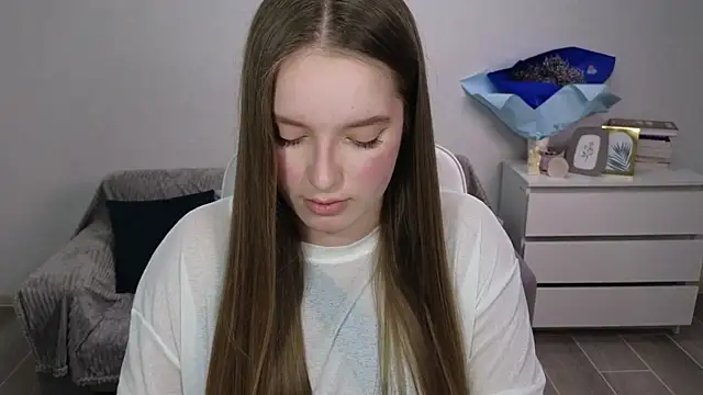 EvaMaddison online show from 17, 12, 2025