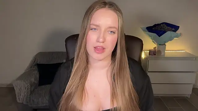 EvaMaddison online show from 27, 4, 2026