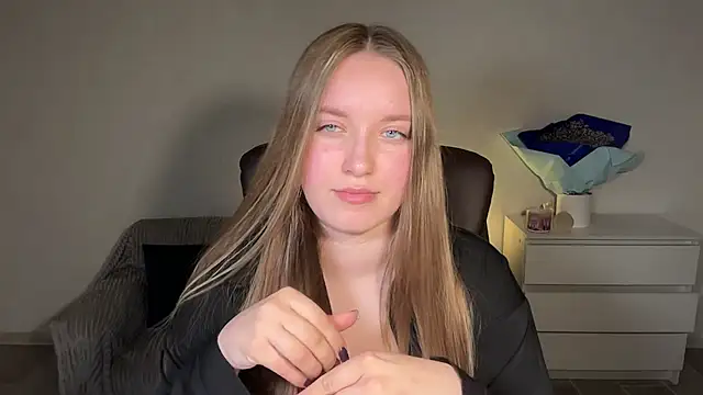 EvaMaddison online show from 18, 4, 2026