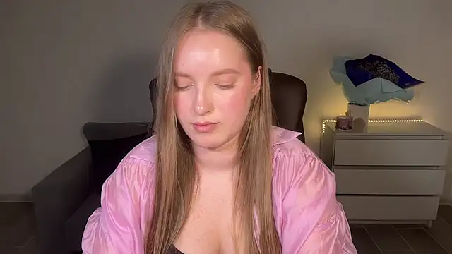 Snapshot of EvaMaddison chatting on 10, 7, 2026 EvaMaddison online show from 10, 7, 2026