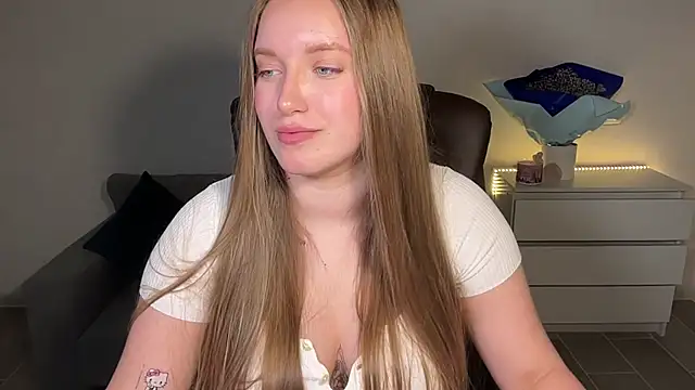 Snapshot of EvaMaddison chatting on 7, 6, 2026 EvaMaddison online show from 7, 6, 2026