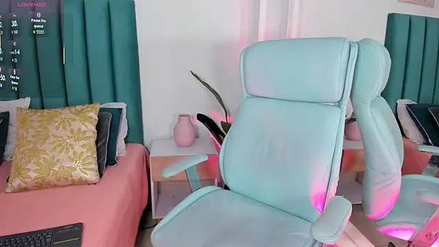 amy-thomson1 online show from 3, 12, 2025