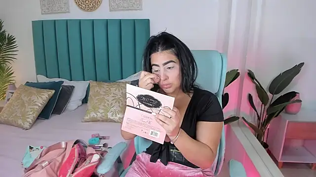 amy-thomson1 online show from 17, 11, 2025