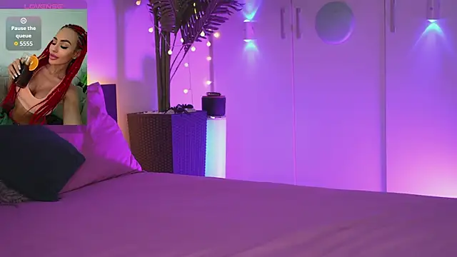 Lorettelorena online show from 9, 4, 2026