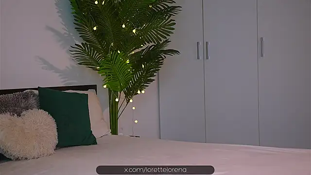 Snapshot of Lorettelorena chatting on 12, 10, 2025 Lorettelorena online show from 12, 10, 2025