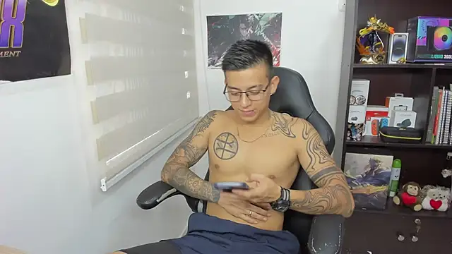 SIXXTOLOVE18 online show from 13, 3, 2025