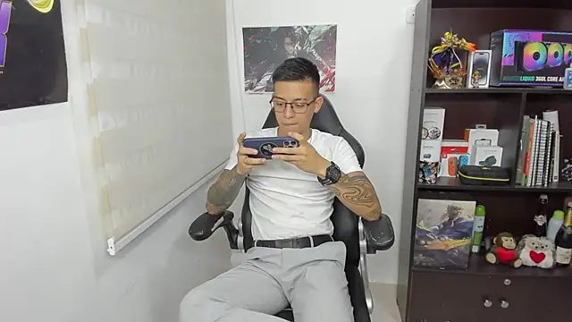 SIXXTOLOVE18 online show from 8, 3, 2025