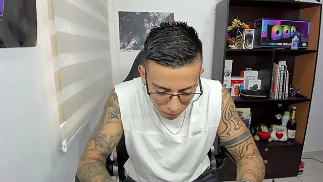 SIXXTOLOVE18 online show from 4, 3, 2025