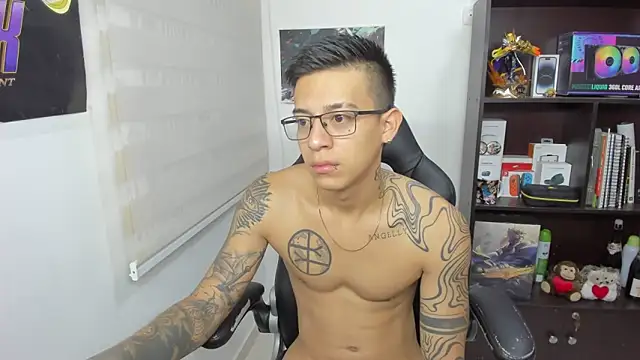 SIXXTOLOVE18 online show from 13, 3, 2025