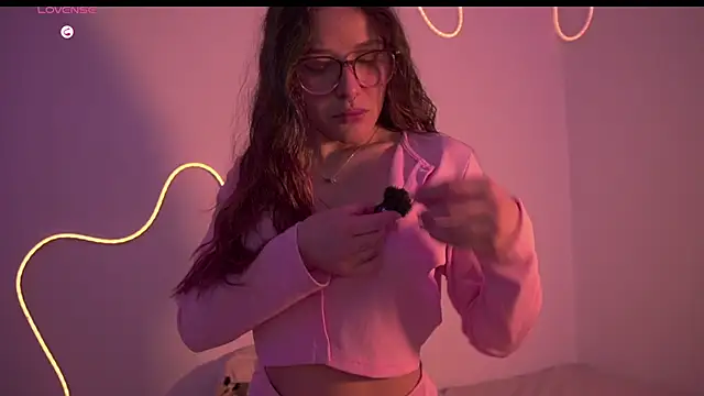 HannaMoom online show from 7, 1, 2026