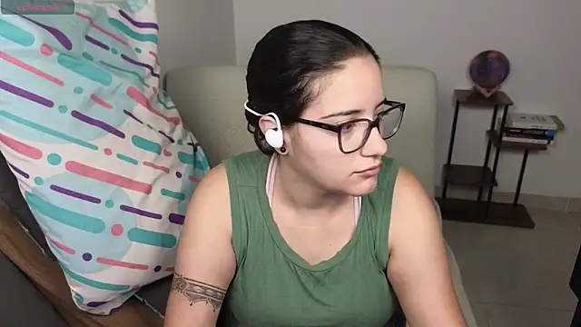 Snapshot of blue__moon_ chatting on 28, 4, 2026 blue moon online show from 28, 4, 2026