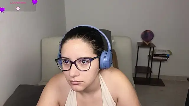 Snapshot of blue__moon_ chatting on 5, 5, 2026 blue moon online show from 5, 5, 2026