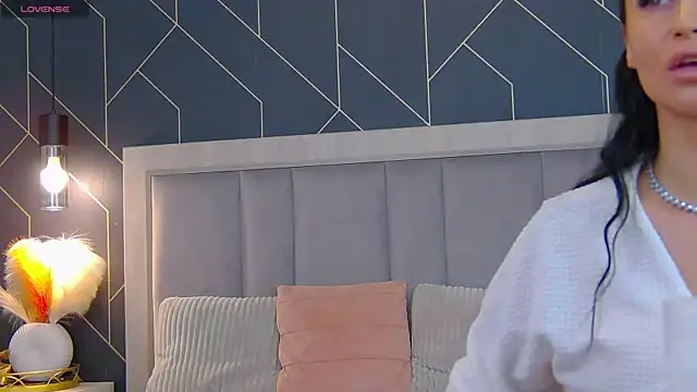 EmyLaveau online show from 10, 11, 2025