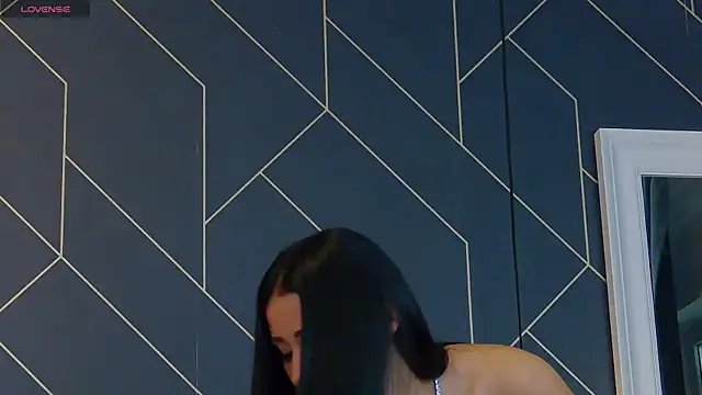 EmyLaveau online show from 6, 11, 2025