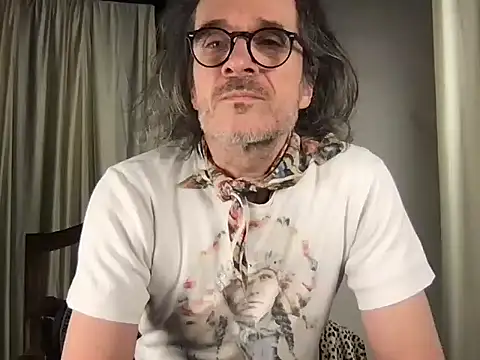 Snapshot of GioApri chatting on 21, 12, 2025 GioApri online show from 21, 12, 2025