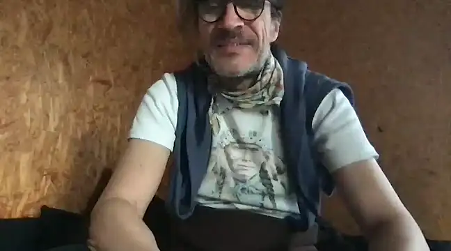 Snapshot of GioApri chatting on 1, 3, 2025 GioApri online show from 1, 3, 2025