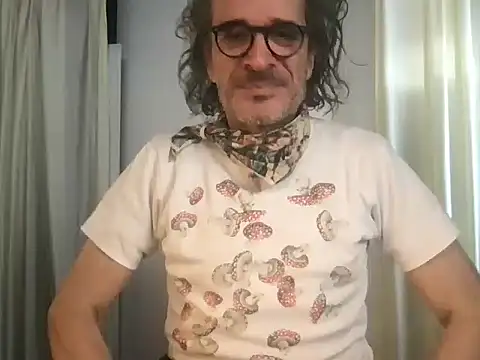 Snapshot of GioApri chatting on 18, 11, 2025 GioApri online show from 18, 11, 2025