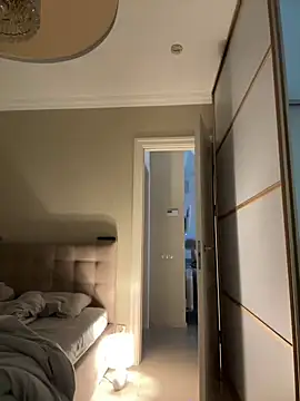 remirann  online show from 7, 1, 2025