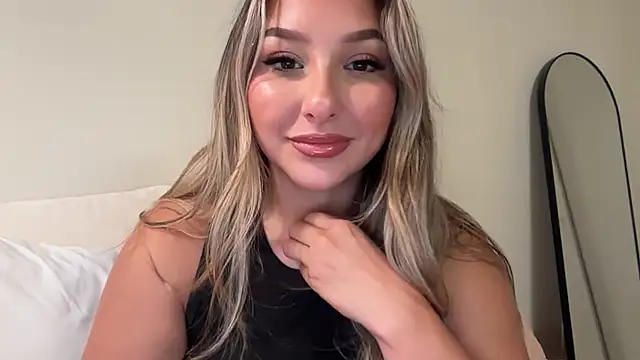 Snapshot of lustfulsmiles chatting on 24, 9, 2025 lustfulsmiles online show from 24, 9, 2025