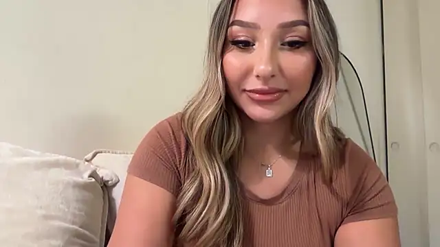 Snapshot of lustfulsmiles chatting on 9, 9, 2025 lustfulsmiles online show from 9, 9, 2025