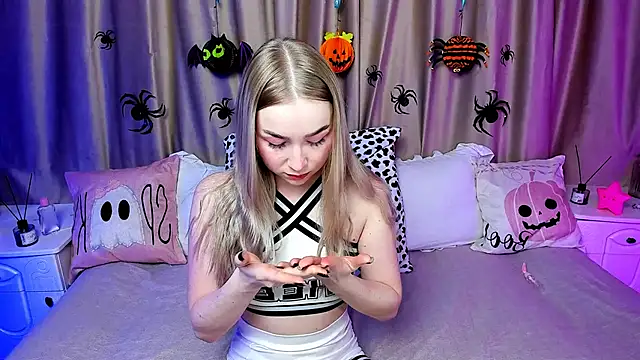 LilyStarlight online show from 28, 10, 2025
