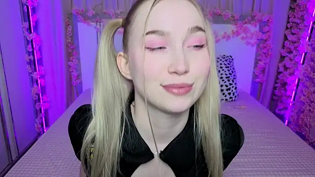 Snapshot of LilyStarlight chatting on 6, 4, 2026 LilyStarlight online show from 6, 4, 2026