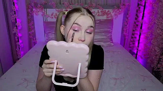 Snapshot of LilyStarlight chatting on 1, 7, 2026 LilyStarlight online show from 1, 7, 2026