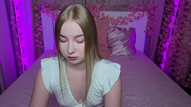 Snapshot of LilyStarlight chatting on 18, 6, 2026 LilyStarlight online show from 18, 6, 2026