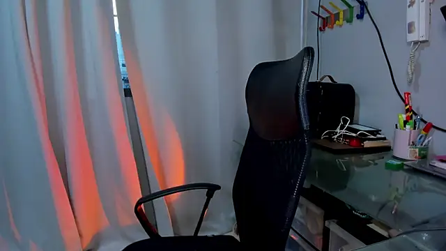 Marie Castelzc online show from 8, 9, 2025