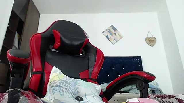 Snapshot of QueenSquirt_ chatting on 12, 10, 2025 QueenSquirt online show from 12, 10, 2025