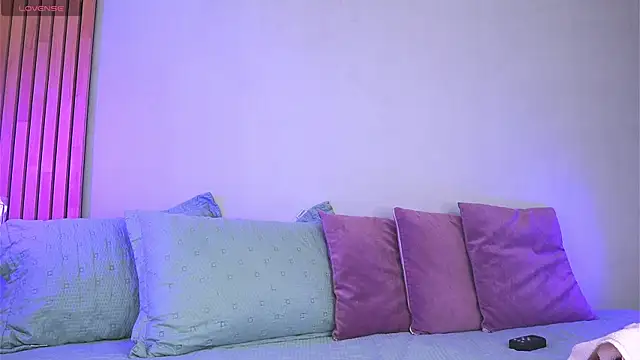 mia-reeves online show from 5, 11, 2025