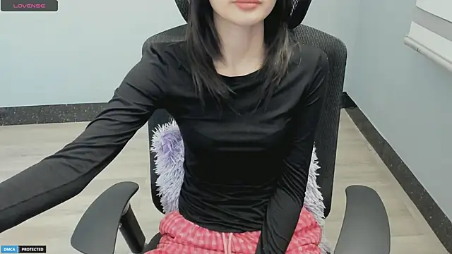 Ayase momo online show from 21, 3, 2025